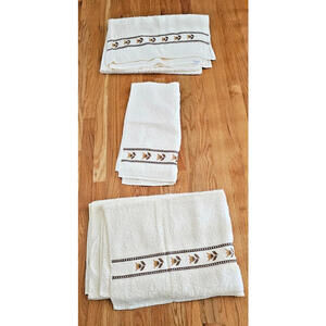 Vintage Bath guest towel set of 3 Cream embroidered   border made in Portugal
